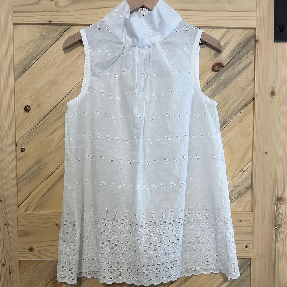 Artisan Made Small sleeveless lightweight lace top